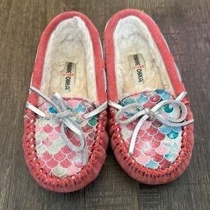 Minnetonka Mermaid hot pink slippers